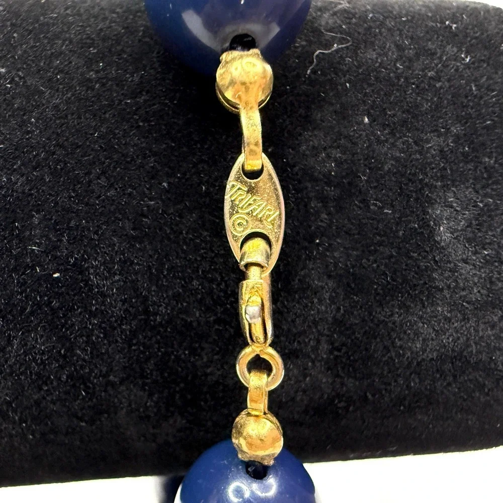 Vintage Trifari Acrylic Blue Bead Bracelet Designer Fashion Costume Jewelry 6.5